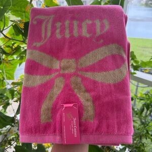 Juicy Couture Home Heart Crown Chains Plush Oversized pink Bath Towel Set of 2